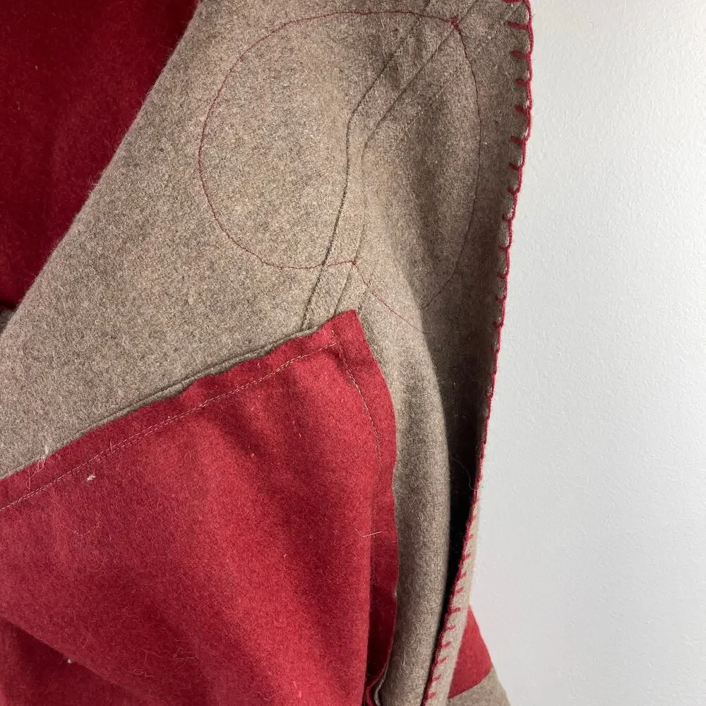 Interieur Passion French Throw Wool Blanket Beige Red Heart Embroidered Theme